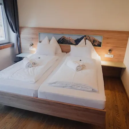 Restaurant Roessl מלון 3*