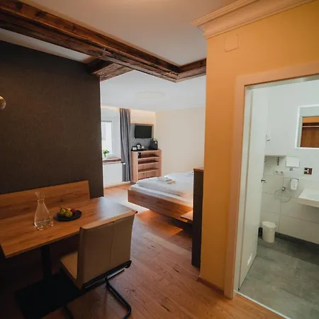 Szálloda Restaurant Roessl 3*
