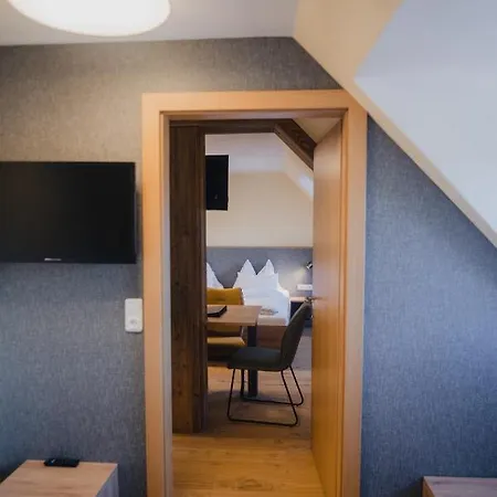 Restaurant Roessl מלון 3*