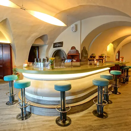 Restaurant Roessl Отель Виндишгарстен