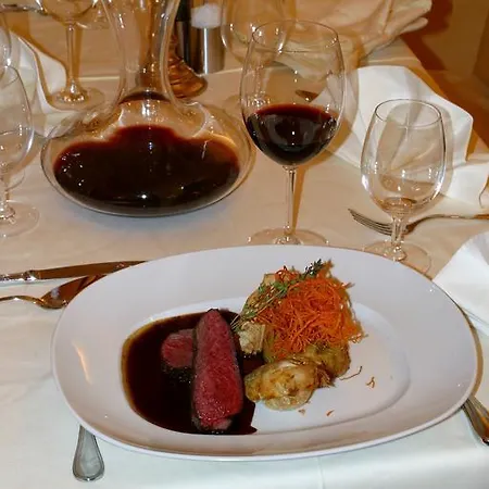 Restaurant Roessl מלון 3*