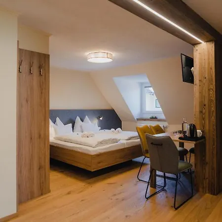 Hotel Restaurant Roessl 3*